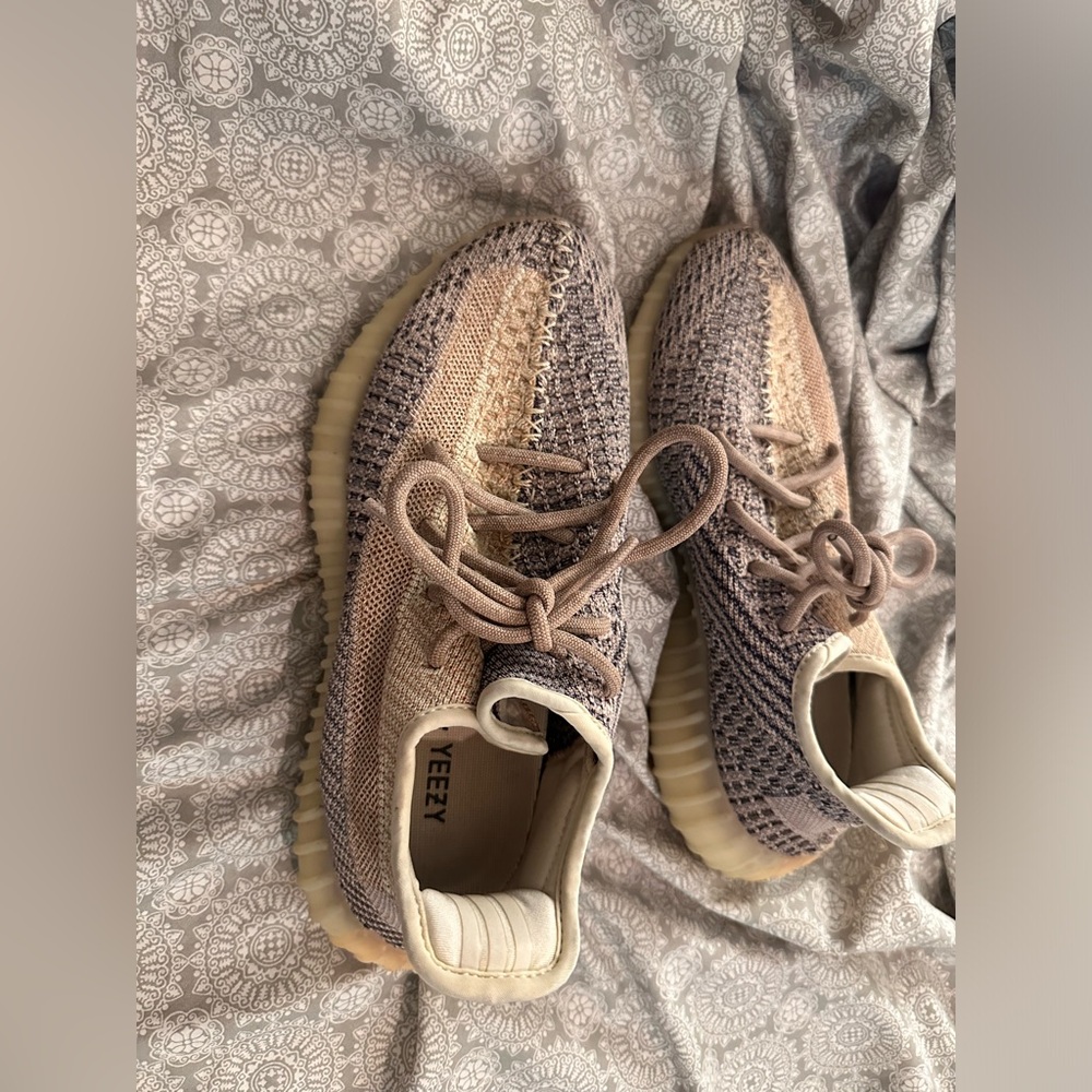 Yeezy 350 ash pearl
